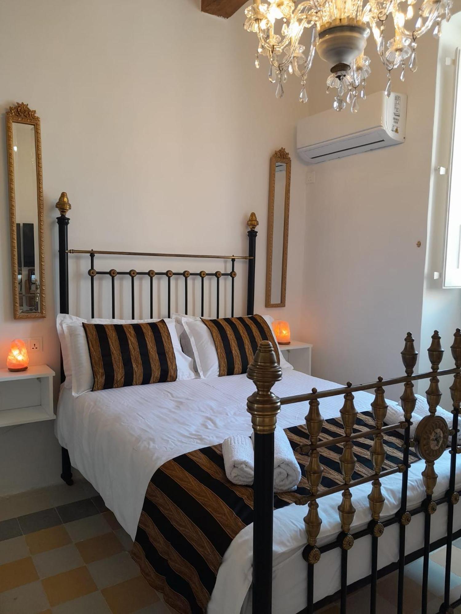 Charming Town House In Cospicua, Valperga Rooms Εξωτερικό φωτογραφία